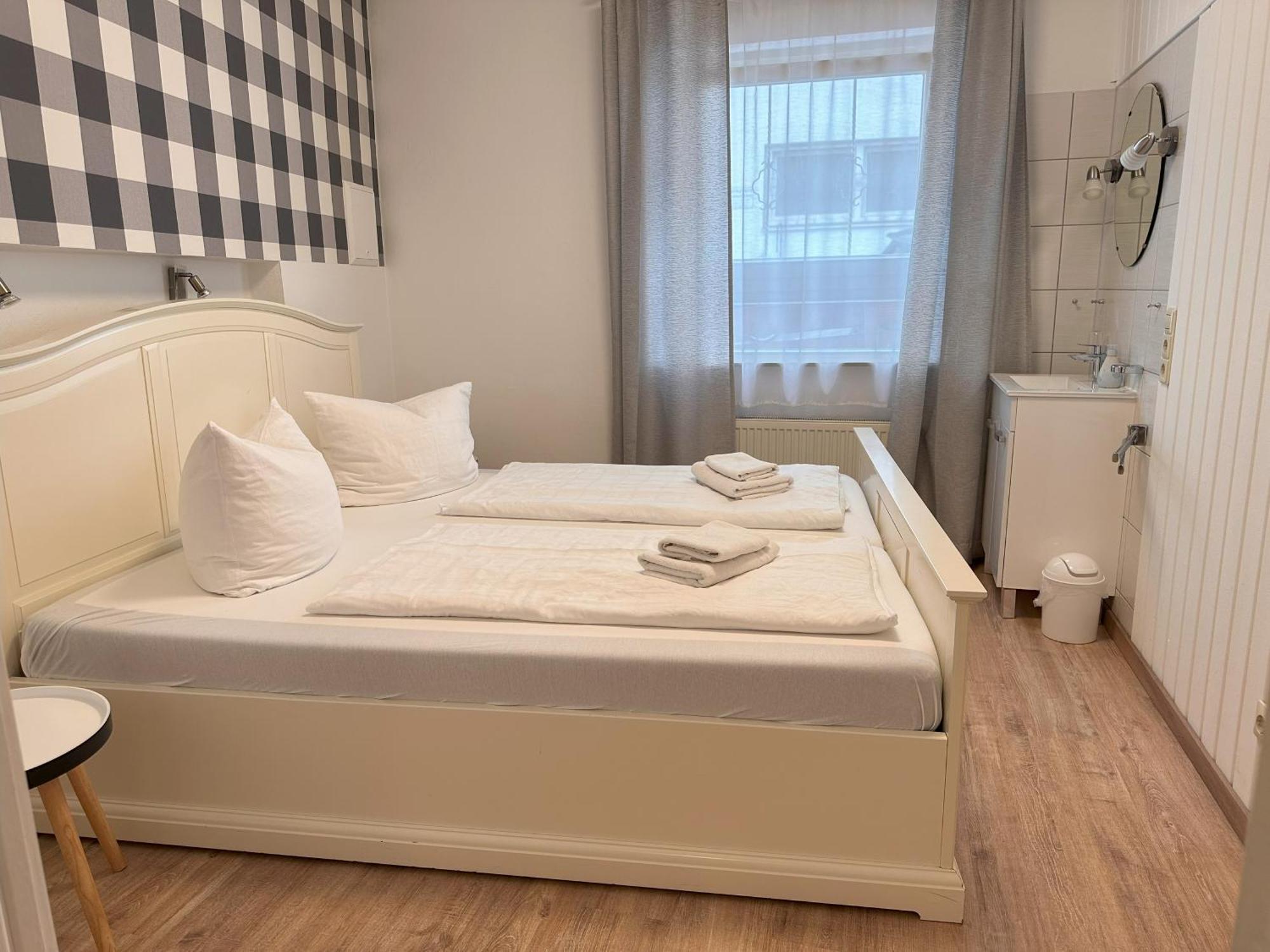 Gaestehaus Kuehnle Bad Wildbad Ruang foto